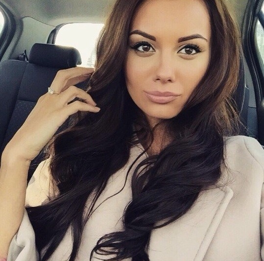 Живу в Москве. У меня есть все, чтобы сделать твои фантазии реальностью. Мои услуги включают все, что ты можешь себе представить - от нежных массажей до страстных встреч. Я гарантирую полное удовлетворение и максимальное возбуждение. У меня множество отзывов, которые подтверждают мое мастерство. Ты можешь увидеть мои фото на моем профиле. Я обещаю тебе незабываемые моменты и полное удовлетворение. ;) Галина